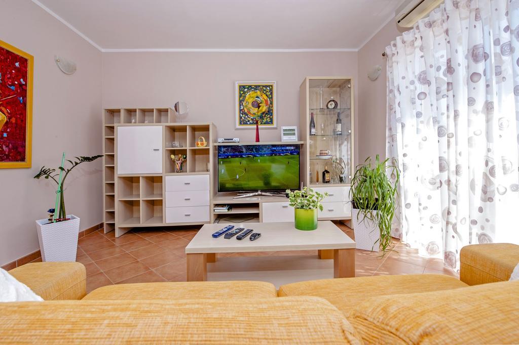 Apartments Karmen Rovinj Exterior foto