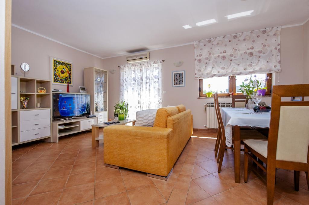 Apartments Karmen Rovinj Exterior foto